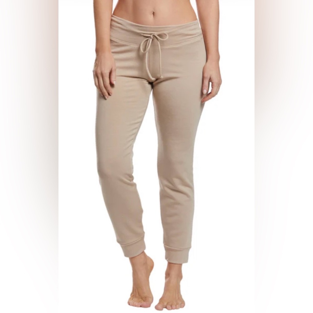 Like New! Beyond Yoga Fleece Lounge Around Jogger XS Tiki Tan